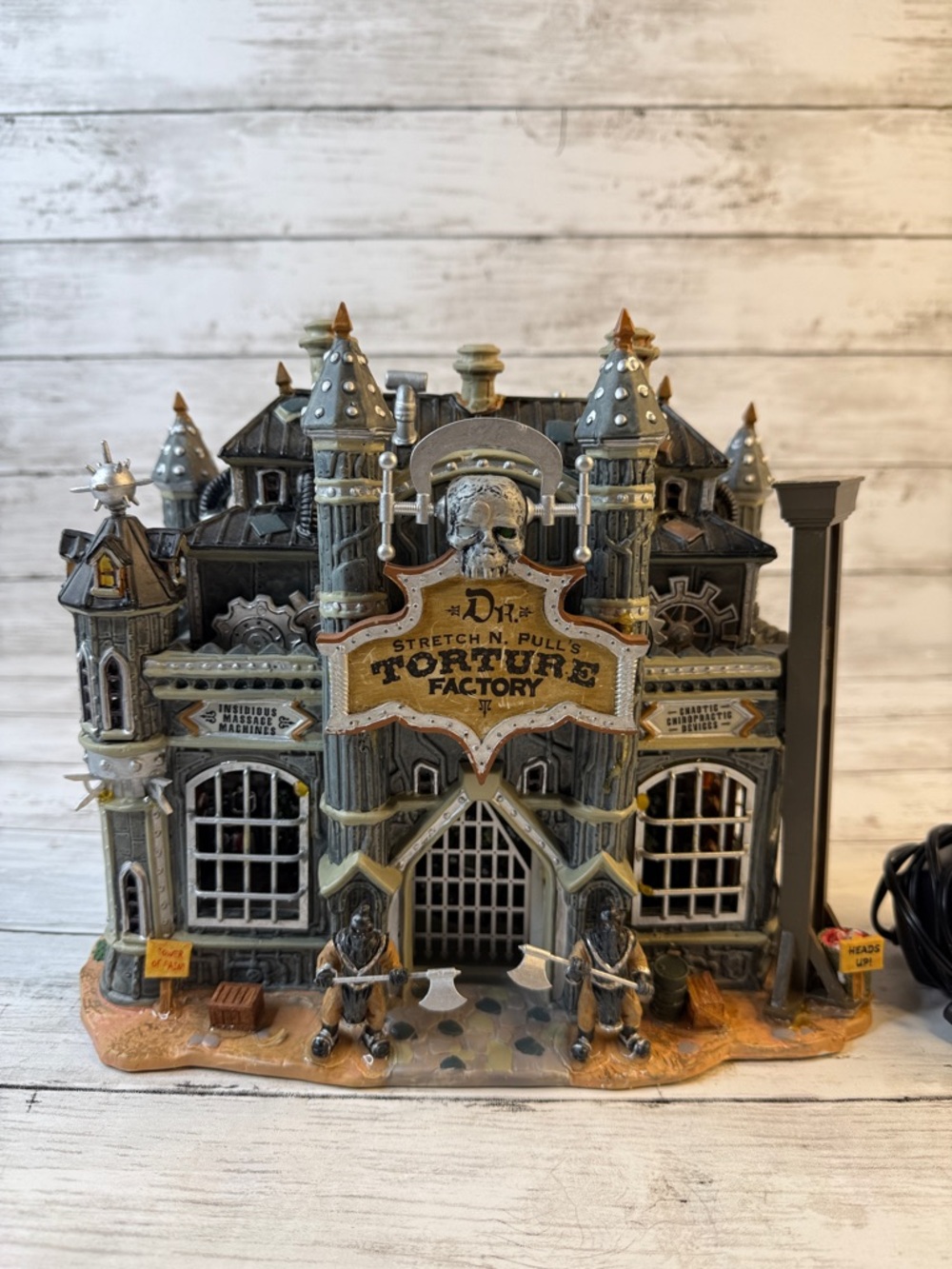 Lemax Spooky Town Dr. Stretch N Pull's Torture Factory Working 2005 #45001